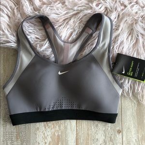 nike women's motion adapt sports bra
